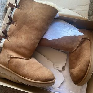 Womens UGG with ribbon size 8